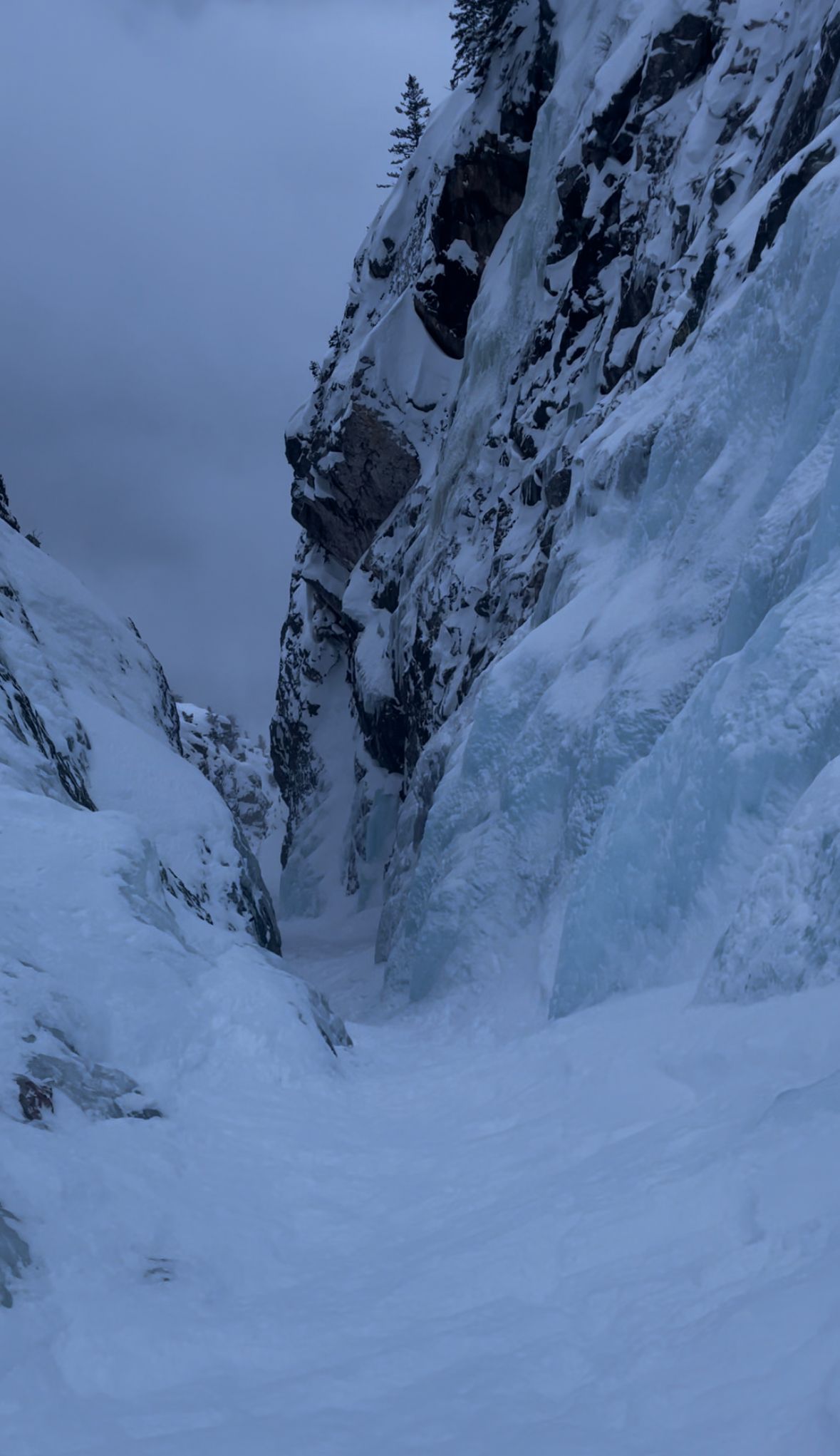 Apocalypse Couloir Ski Descent