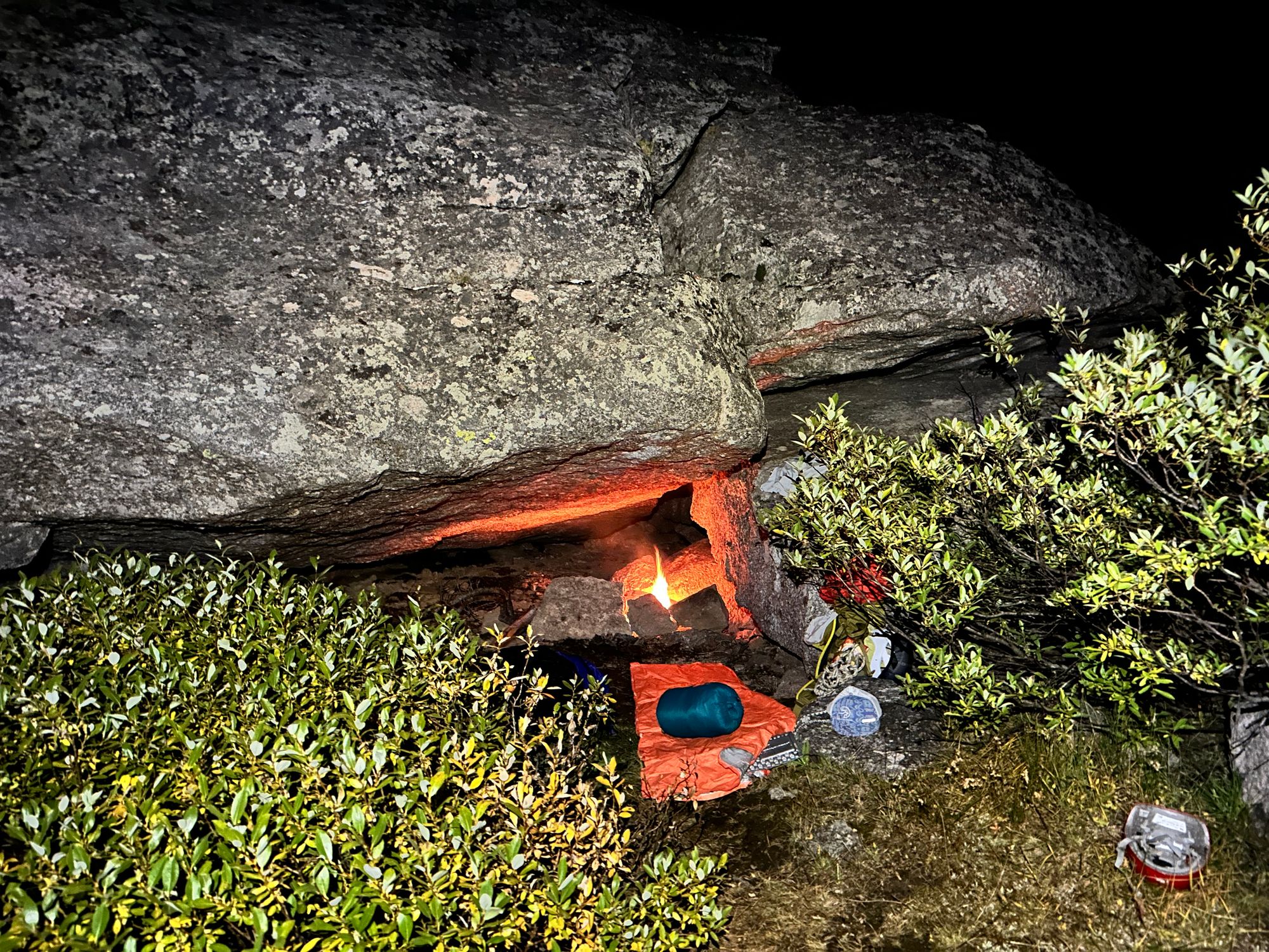 Pingora via East Face, Left-Side Cracks (5.7; 11 pitches)