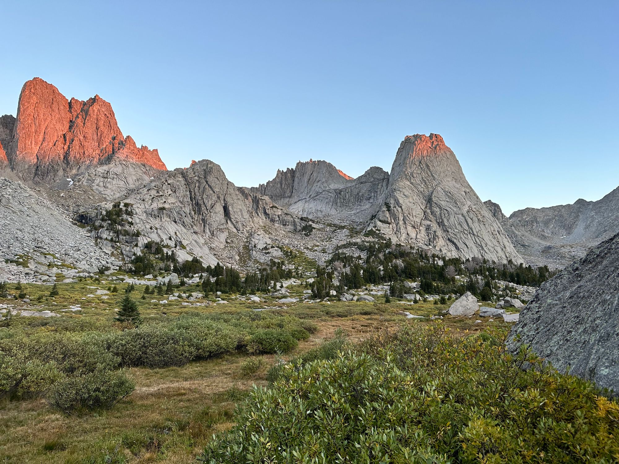 Pingora via East Face, Left-Side Cracks (5.7; 11 pitches)