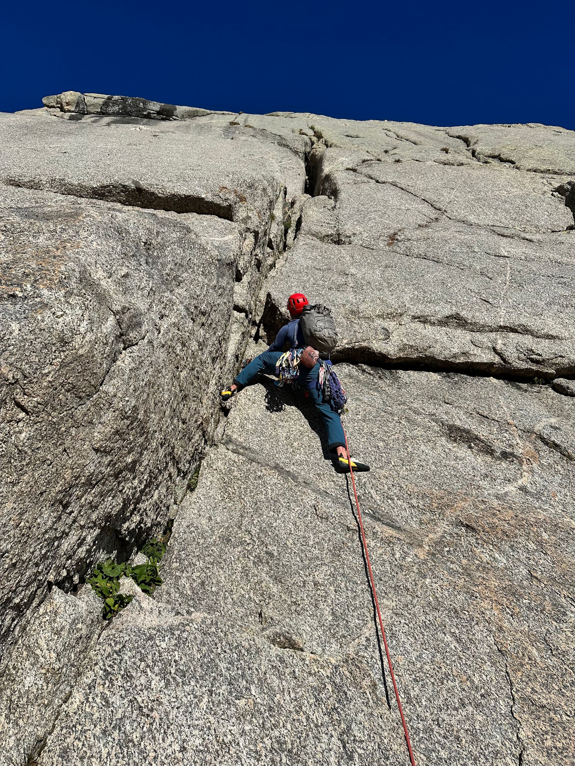 Pingora via East Face, Left-Side Cracks (5.7; 11 pitches)