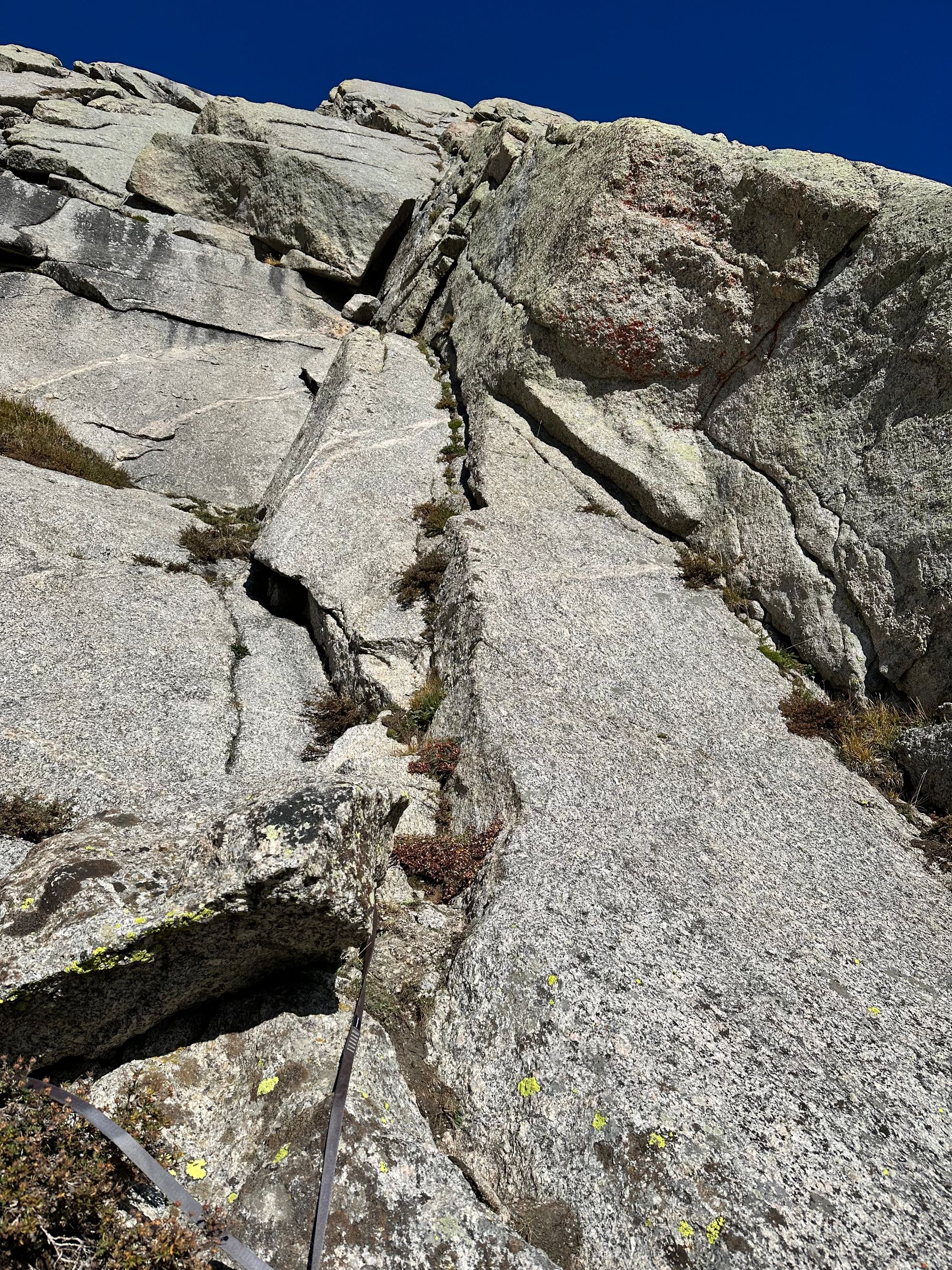 Pingora via East Face, Left-Side Cracks (5.7; 11 pitches)