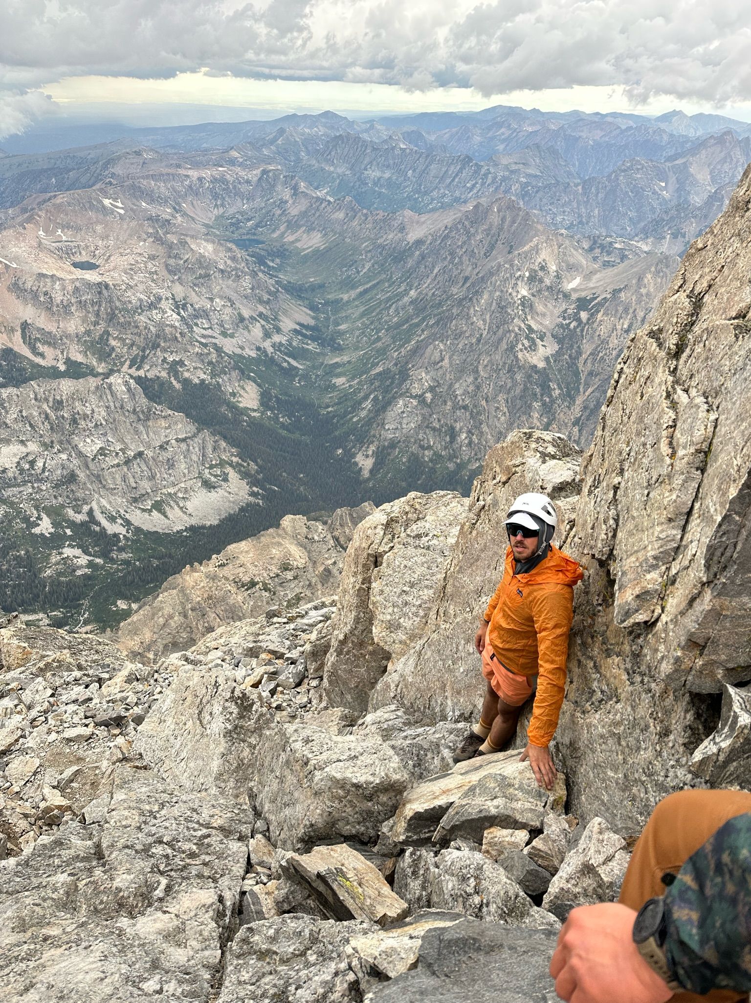 Pingora via East Face, Left-Side Cracks (5.7; 11 pitches)