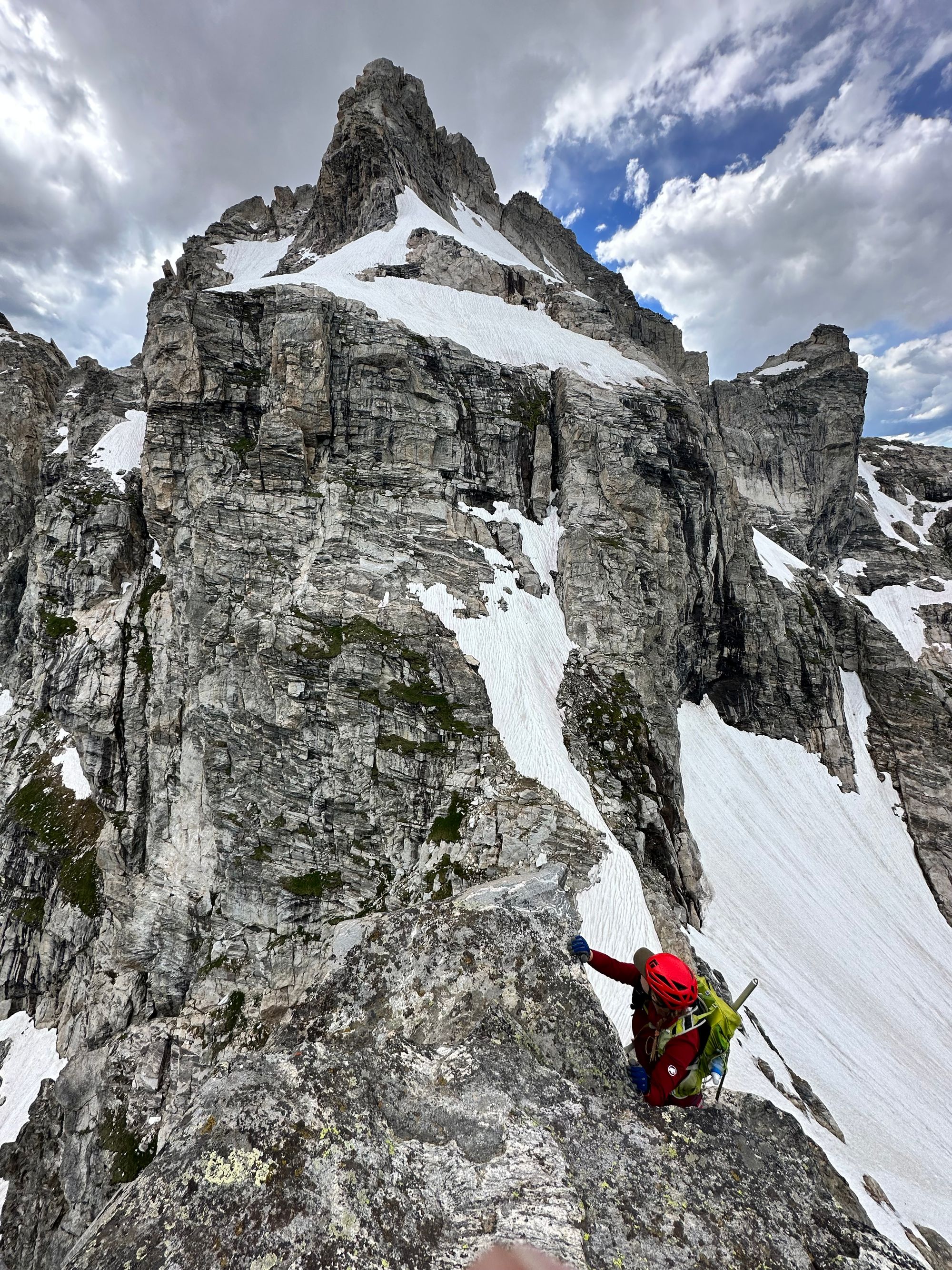 Pingora via East Face, Left-Side Cracks (5.7; 11 pitches)