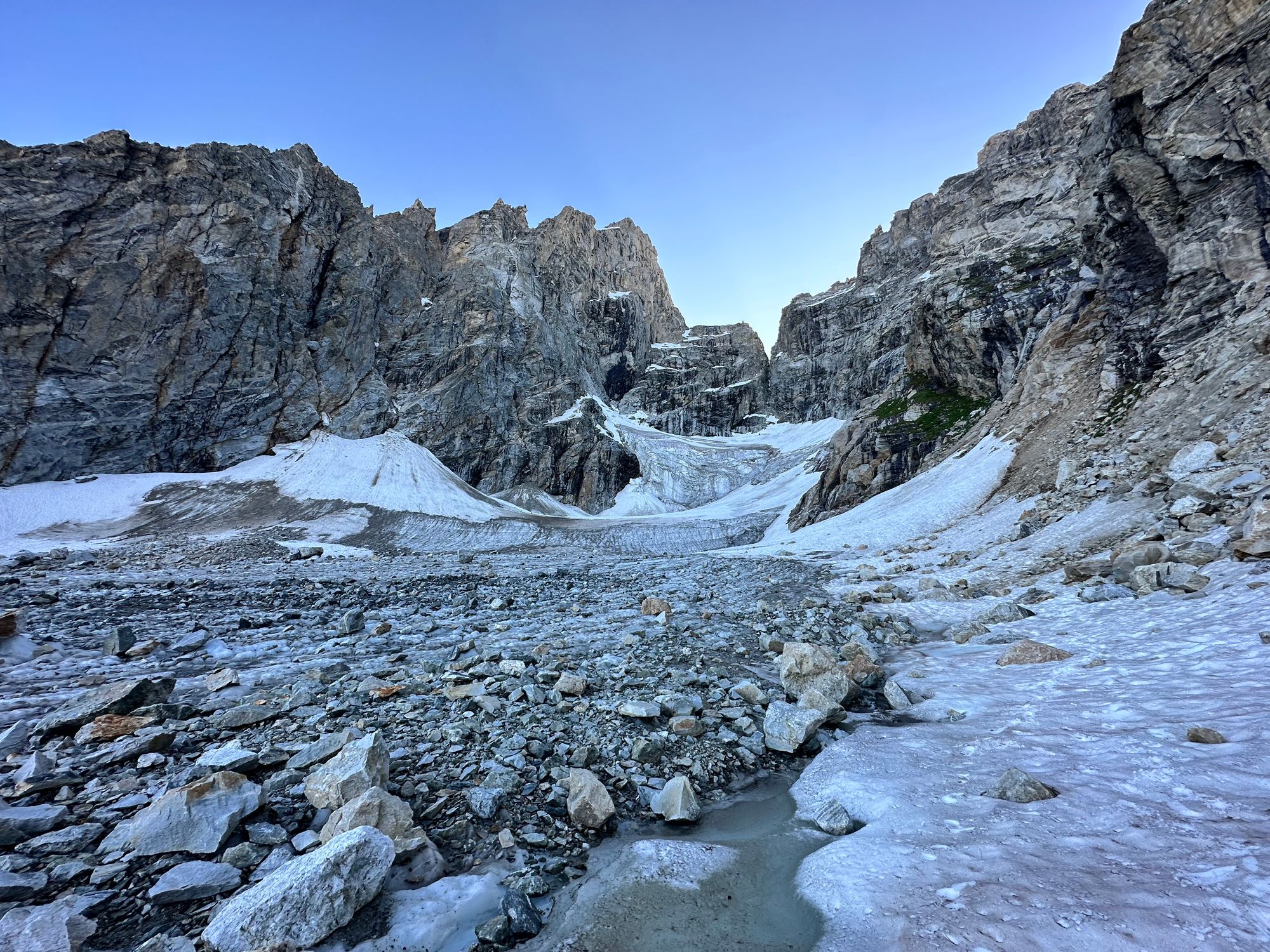 Pingora via East Face, Left-Side Cracks (5.7; 11 pitches)