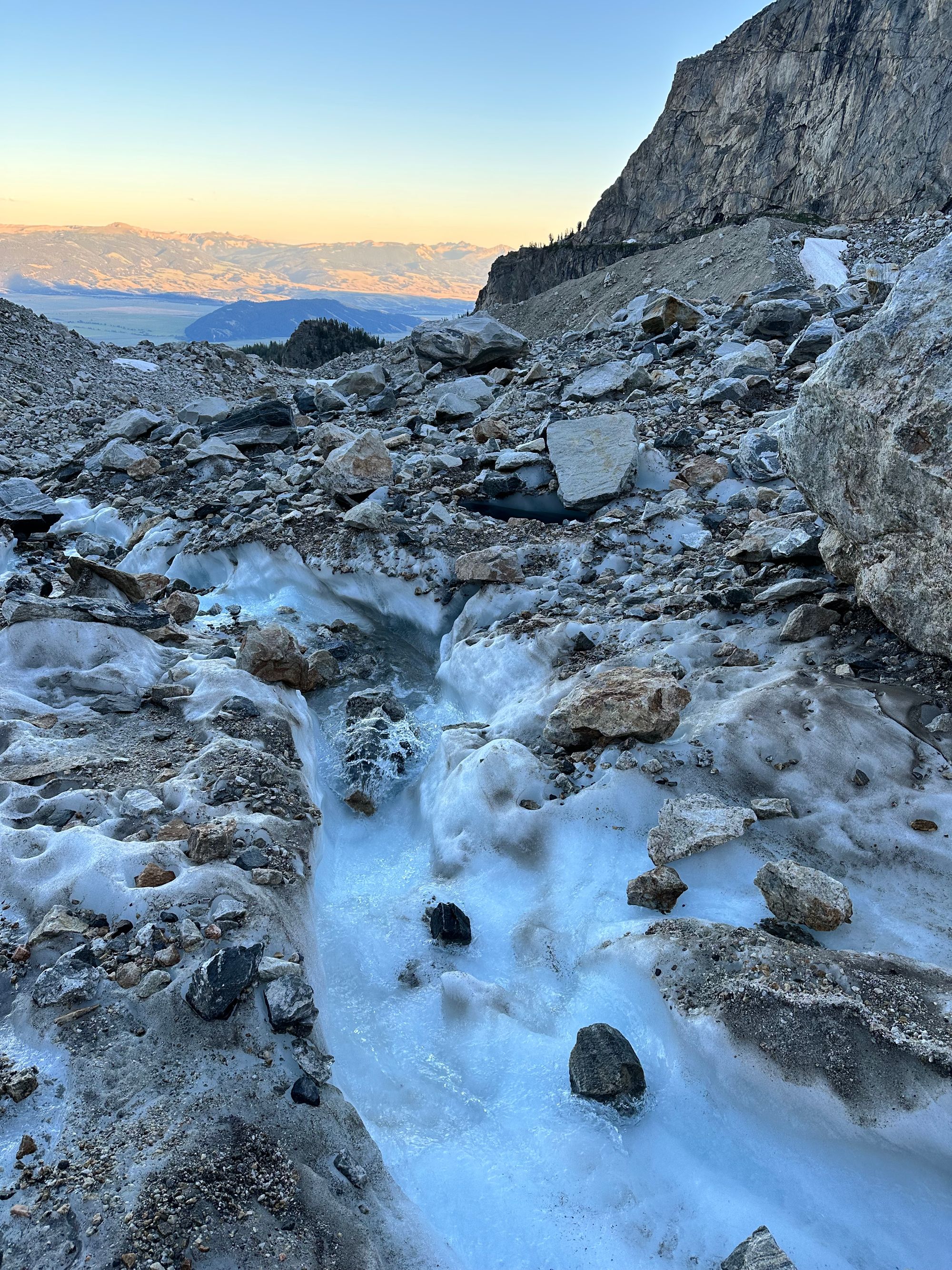 Pingora via East Face, Left-Side Cracks (5.7; 11 pitches)